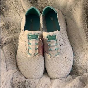skechers woven elastic shoes